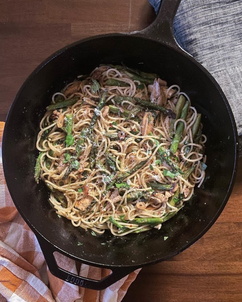 Lemony Pasta with Garlic-Butter, Asparagus, and Chicken