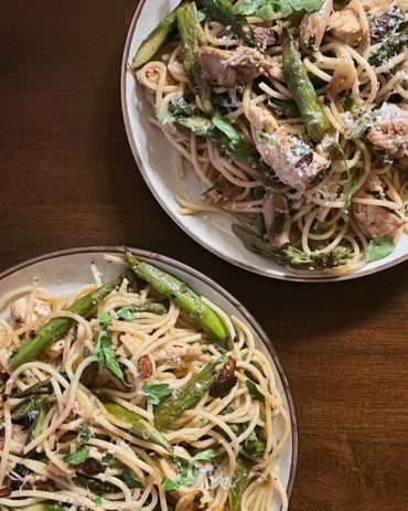 Lemony Pasta with Garlic-Butter, Asparagus, and Chicken